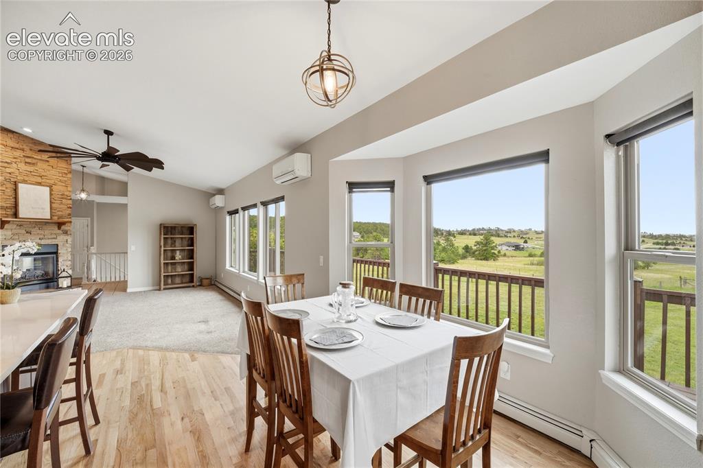 Image 9 of 50: Dining Area