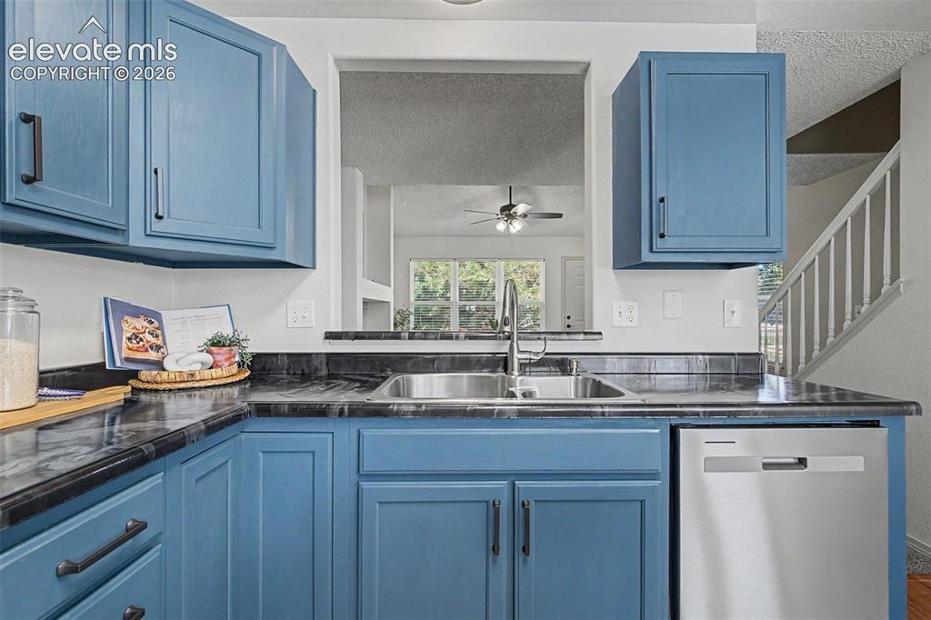 Image 16 of 48: Kitchen