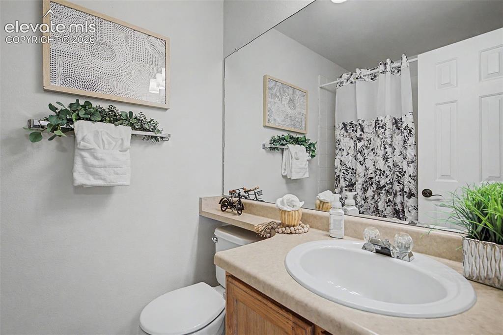 Image 21 of 48: Bathroom
