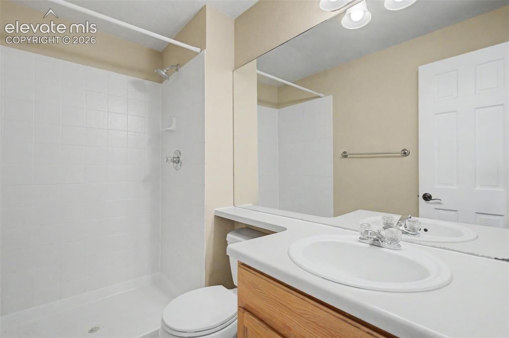 Image 43 of 48: Bathroom