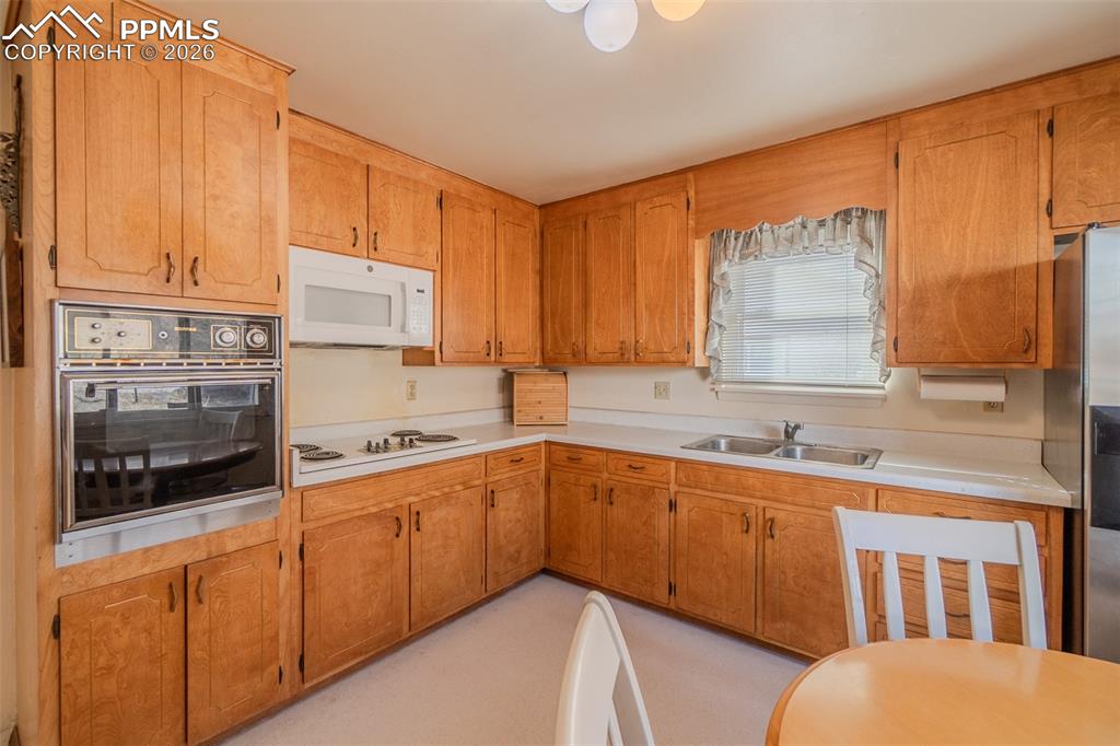 Image 11 of 34: Kitchen