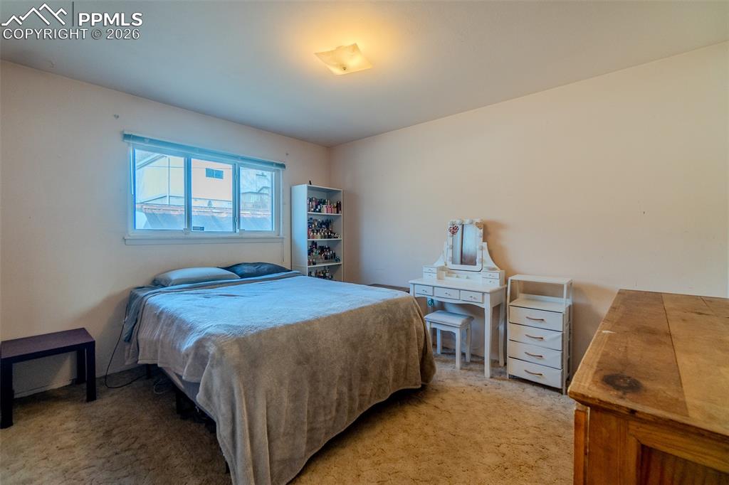 Image 16 of 34: Bedroom