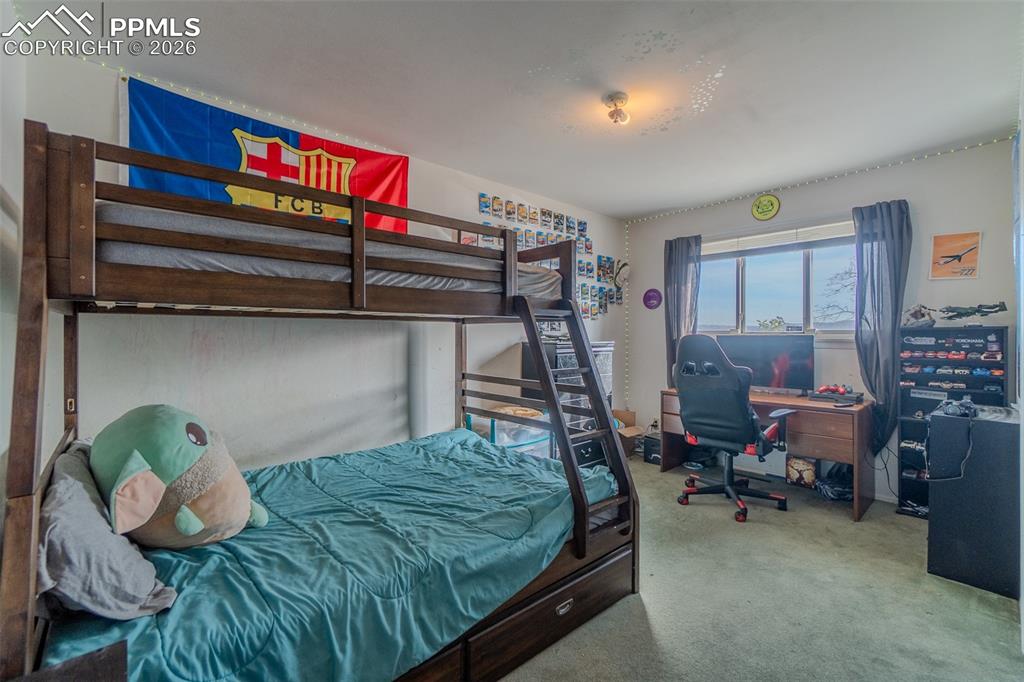 Image 18 of 34: Bedroom