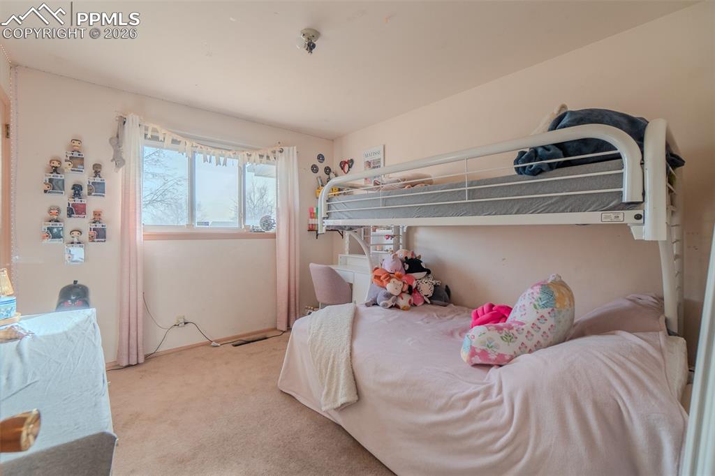 Image 19 of 34: Bedroom