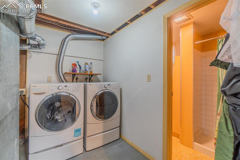 Image 26 of 34: Laundry