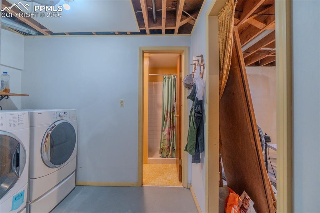 Image 27 of 34: Laundry