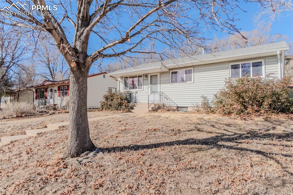 Image 4 of 34: Front of Structure