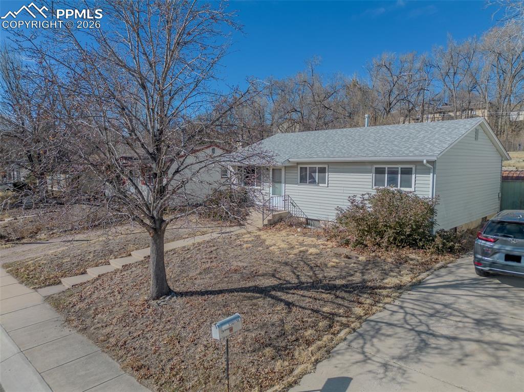 Image 7 of 34: Front of Structure