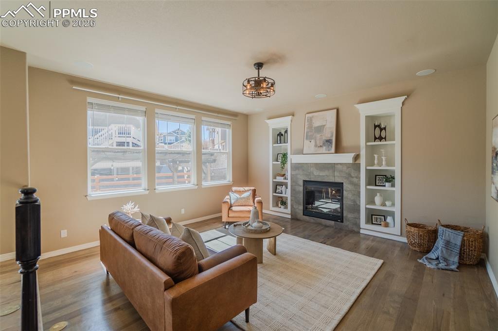 Image 13 of 50: Living Room