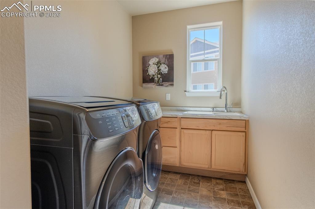 Image 29 of 50: Laundry