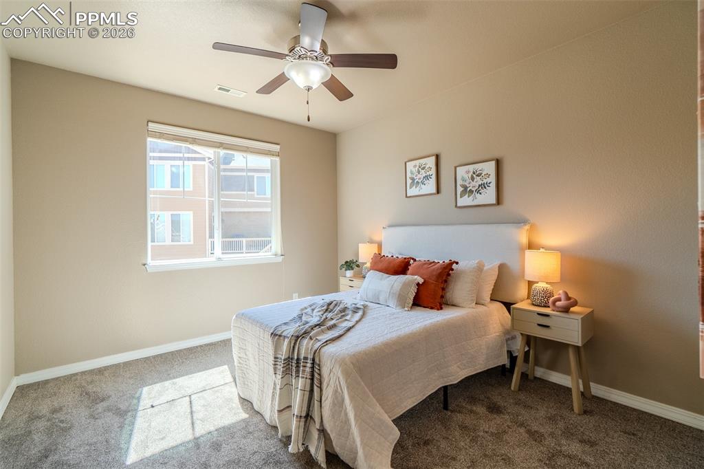 Image 32 of 50: Bedroom