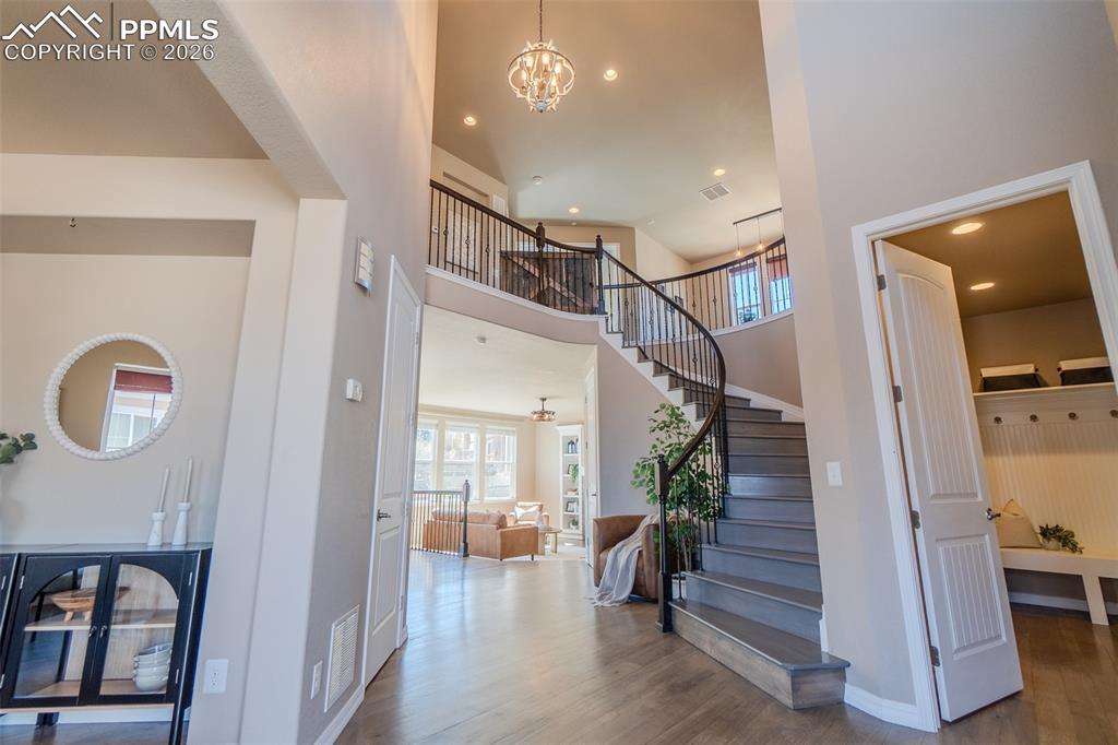 Image 4 of 50: Entrance Foyer