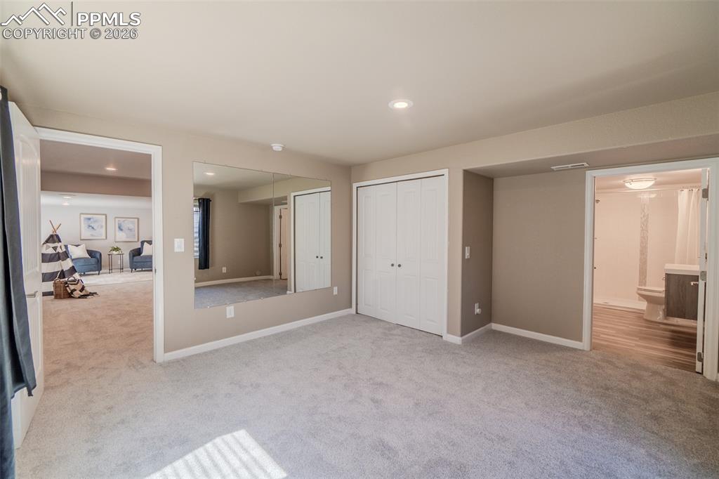 Image 40 of 50: Bedroom