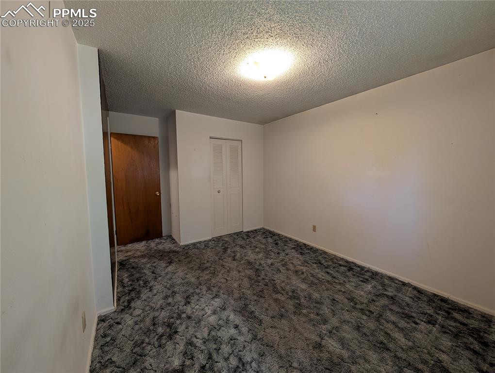 Image 11 of 27: Bedroom