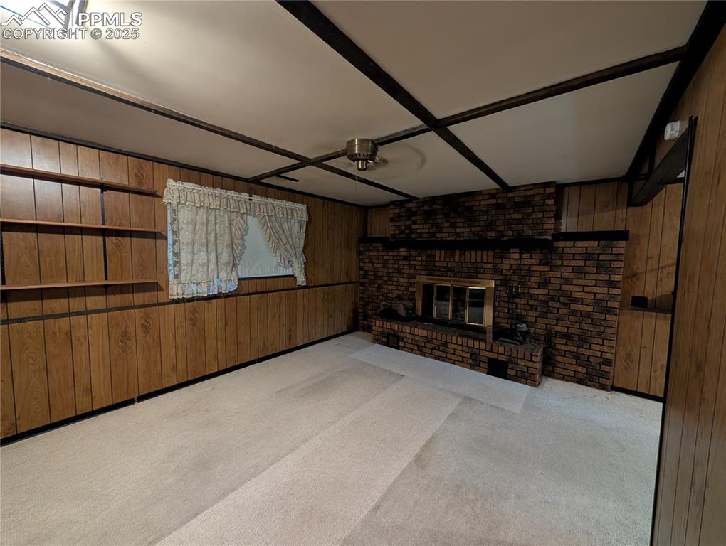 Image 14 of 27: Living Room