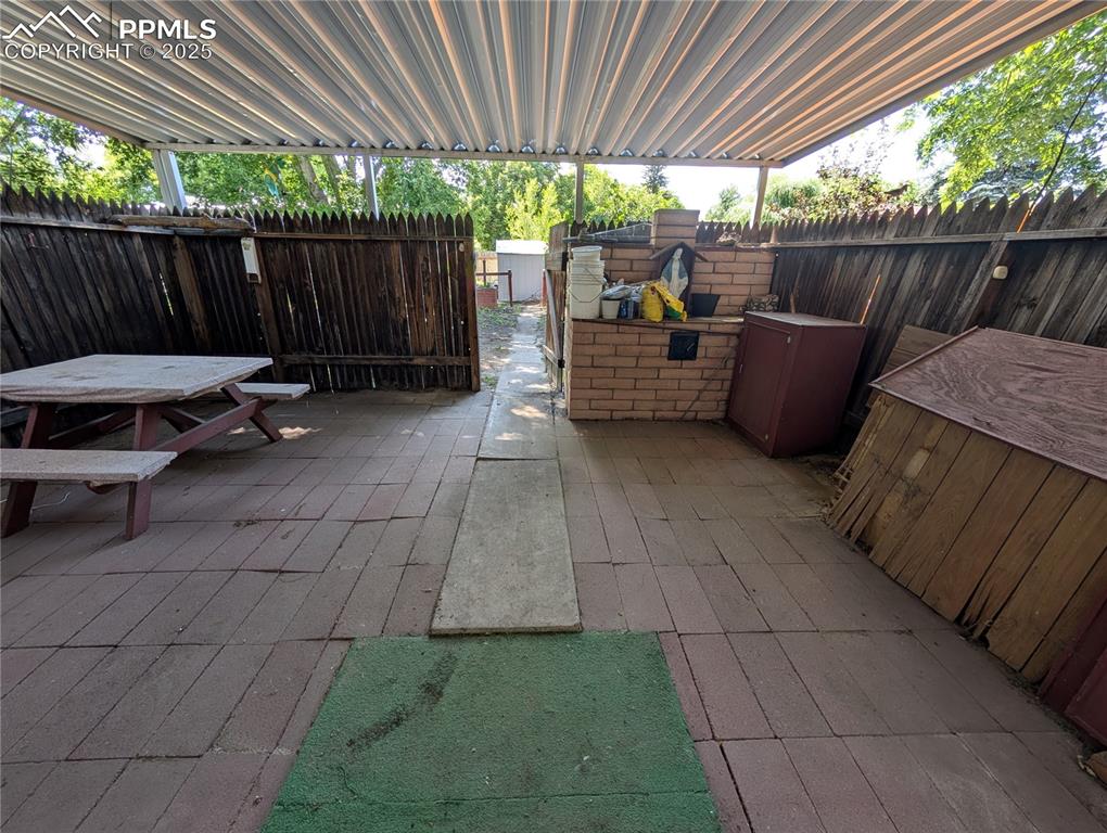 Image 26 of 27: Patio