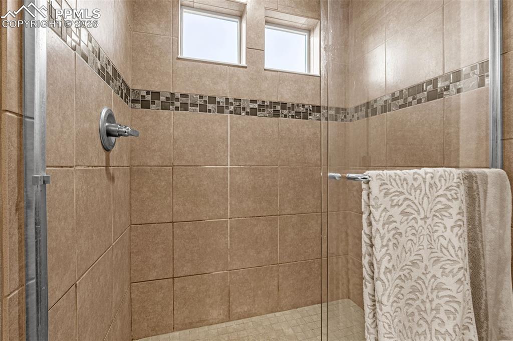 Image 20 of 40: Bathroom