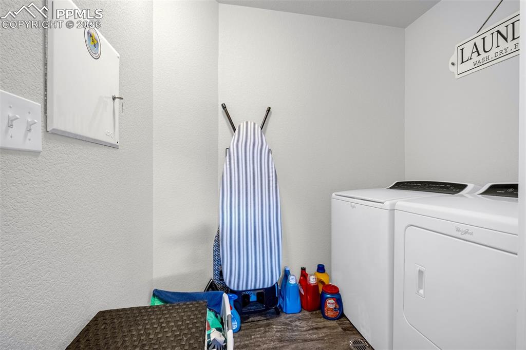 Image 22 of 40: Laundry