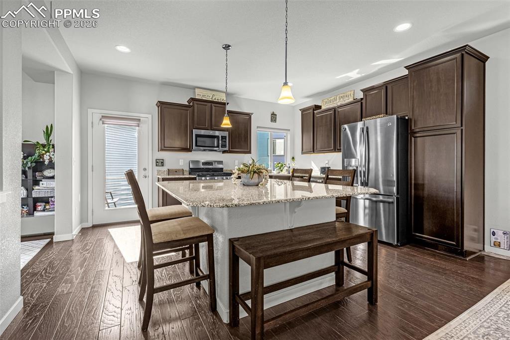 Image 7 of 40: Kitchen