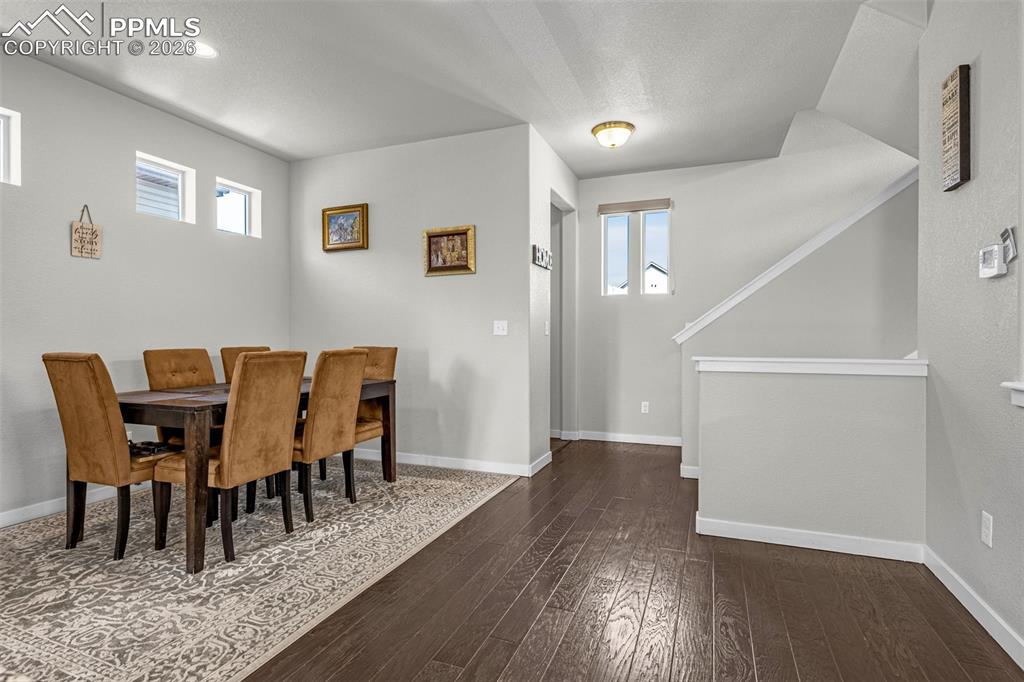Image 9 of 40: Dining Area