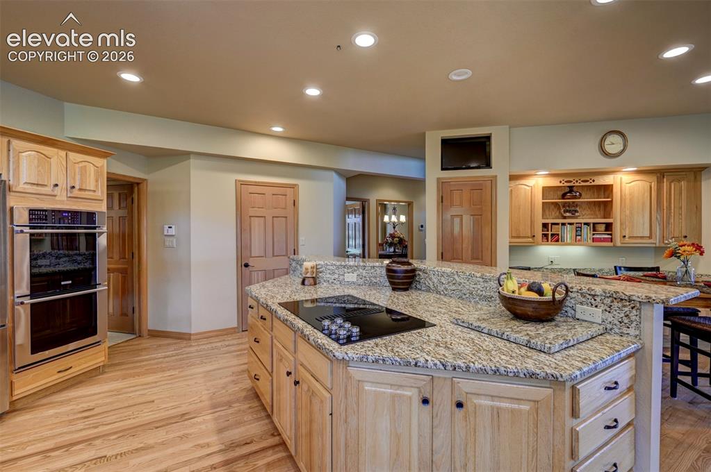 Image 12 of 47: Kitchen