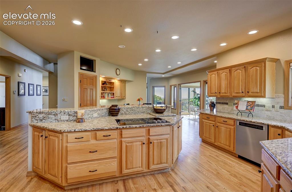 Image 13 of 47: Kitchen