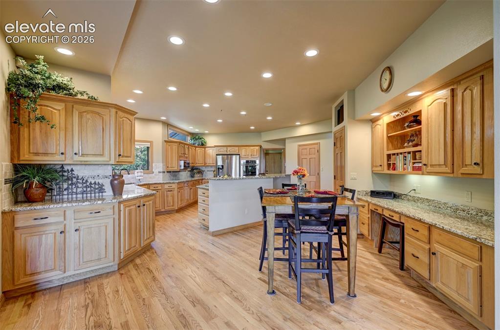 Image 14 of 47: Kitchen