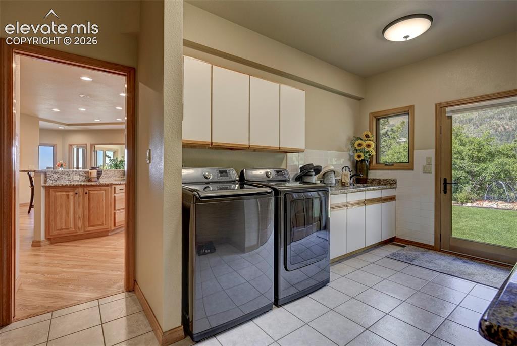 Image 16 of 47: Laundry with walk-out to back yard