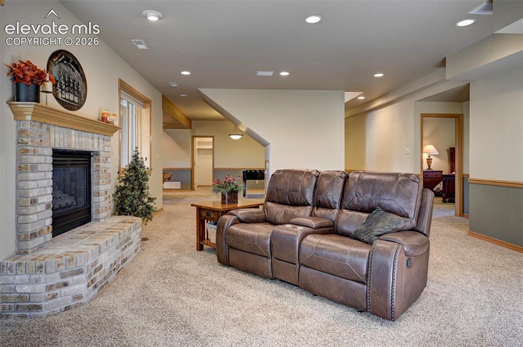 Image 34 of 47: Family Room
