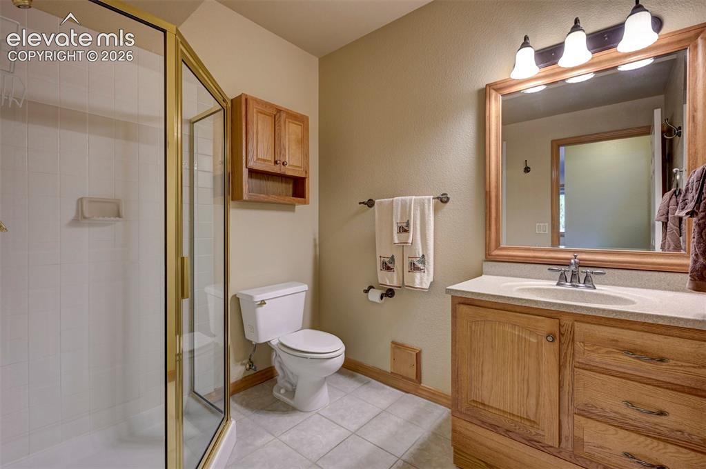 Image 39 of 47: Downstairs Bathroom