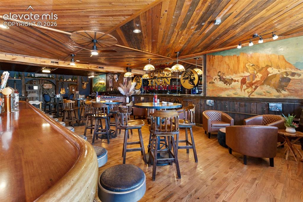 Image 19 of 50: Dining Area
