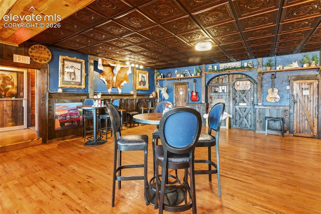 Image 34 of 50: Dining Area