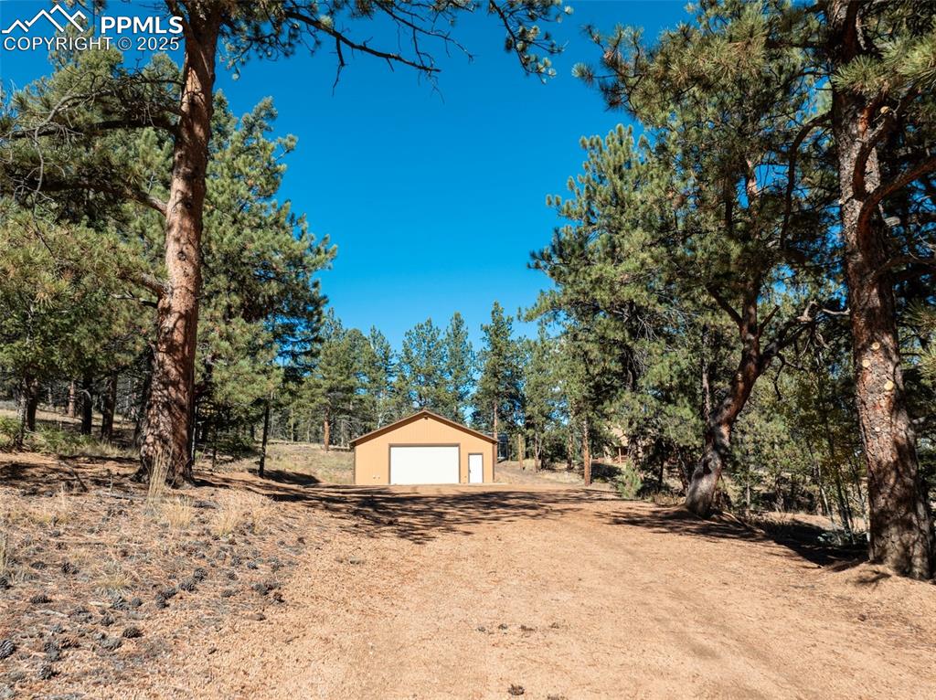 Image 17 of 29: Approach to workshop via horeshoe shaped driveway