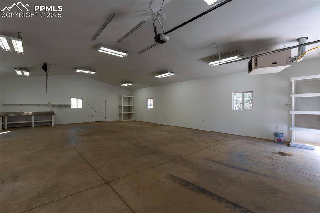 Image 7 of 29: Garage