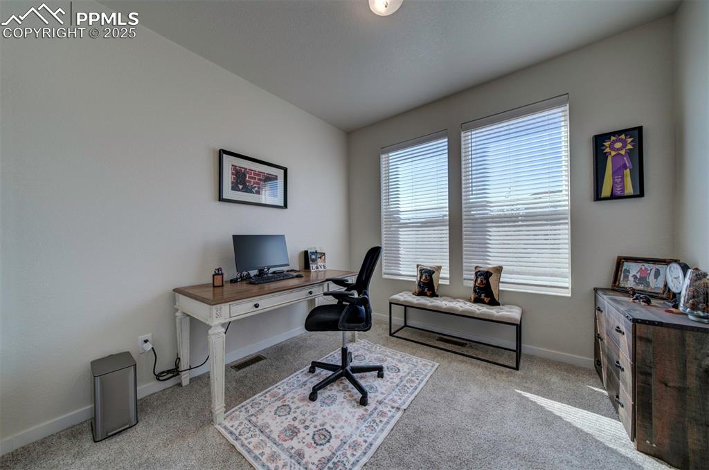 Image 22 of 42: Office/bedroom 3
