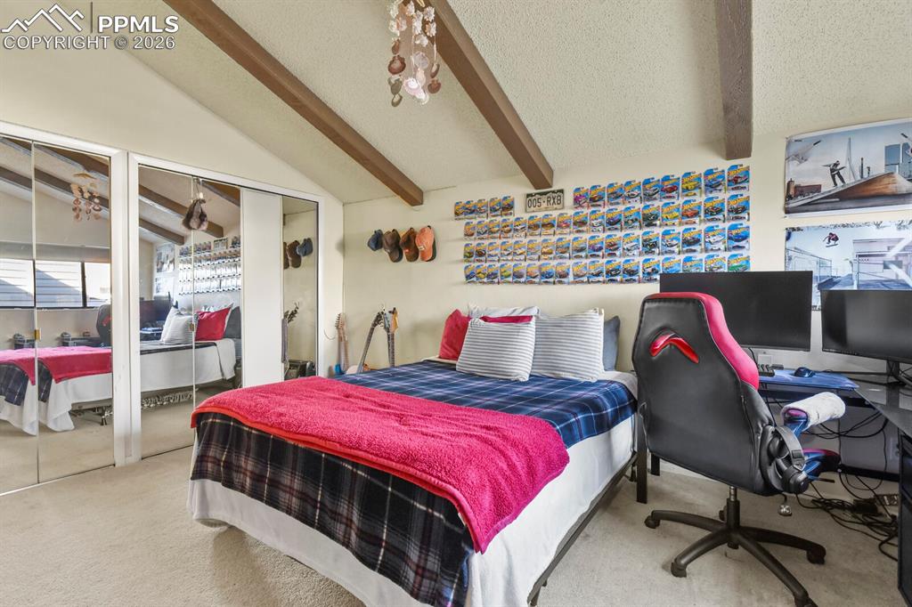 Image 16 of 35: Bedroom