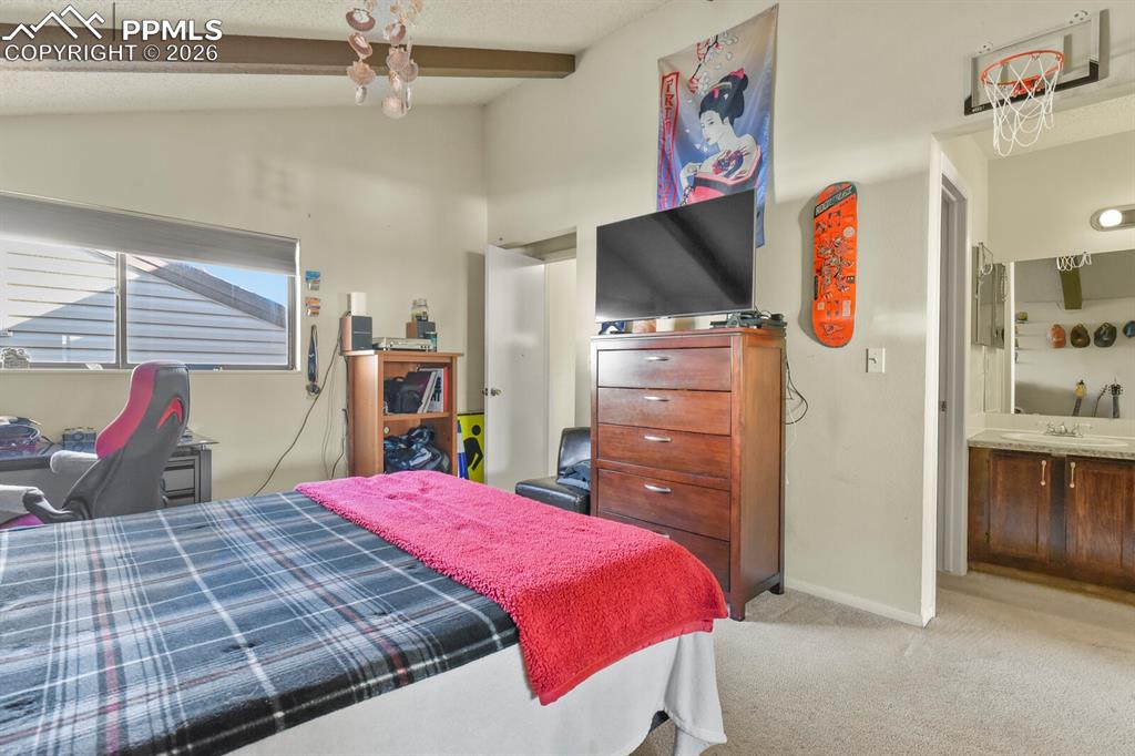 Image 17 of 35: Bedroom