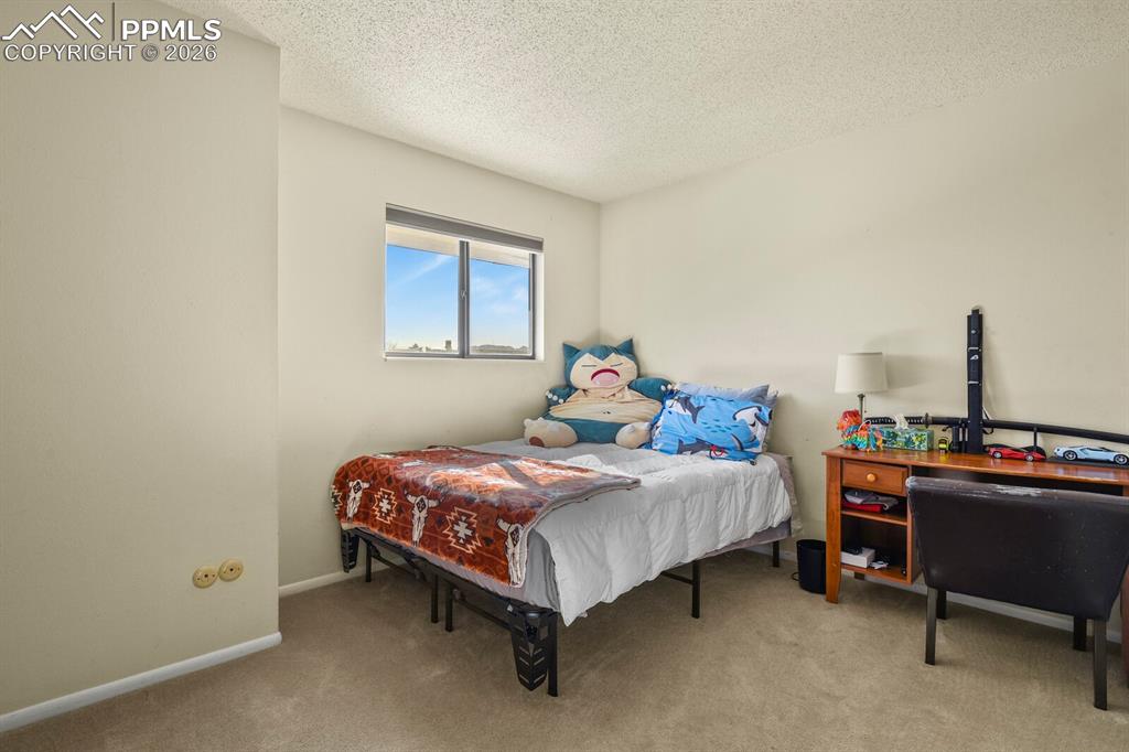 Image 20 of 35: Bedroom