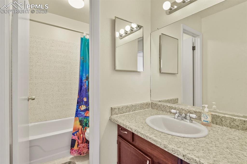 Image 21 of 35: Bathroom