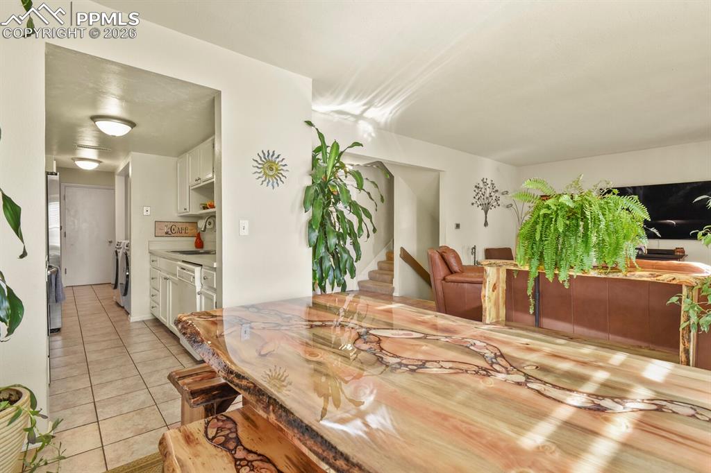 Image 7 of 35: Dining Area