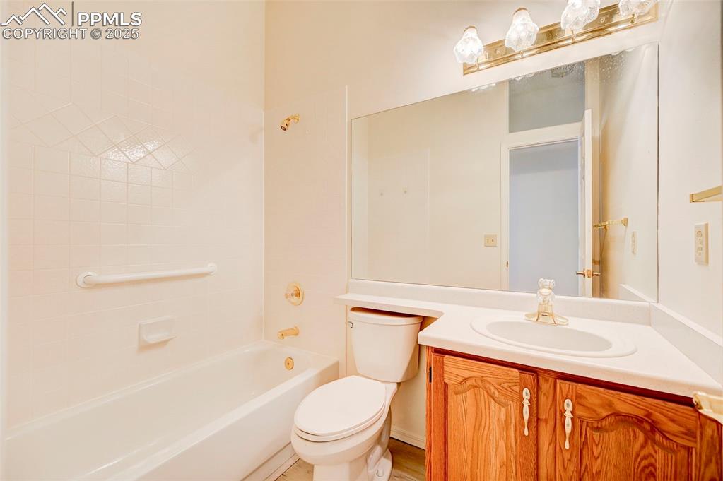 Image 22 of 45: Main level full bath