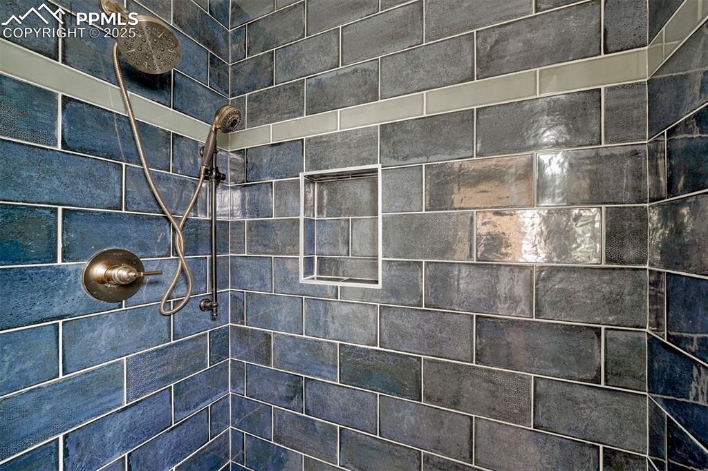 Image 18 of 42: shower