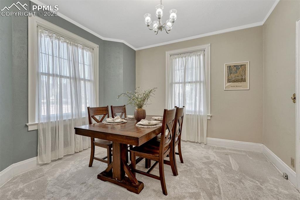 Image 19 of 42: Dining Area