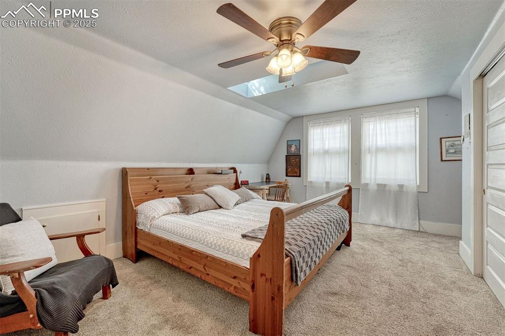 Image 6 of 42: Bedroom