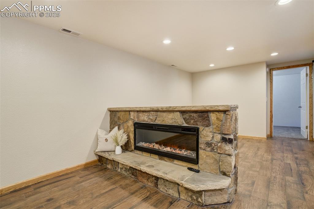 Image 28 of 50: Fireplace 