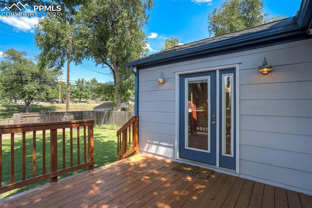 Image 43 of 50: Deck