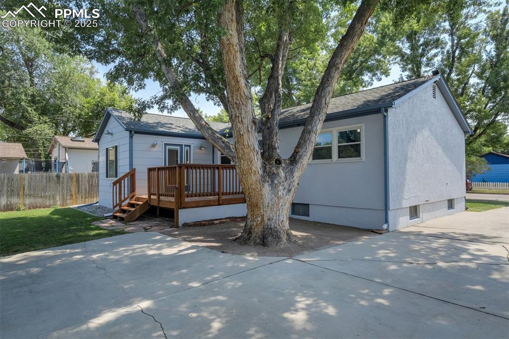 Image 46 of 50: Oversized driveway