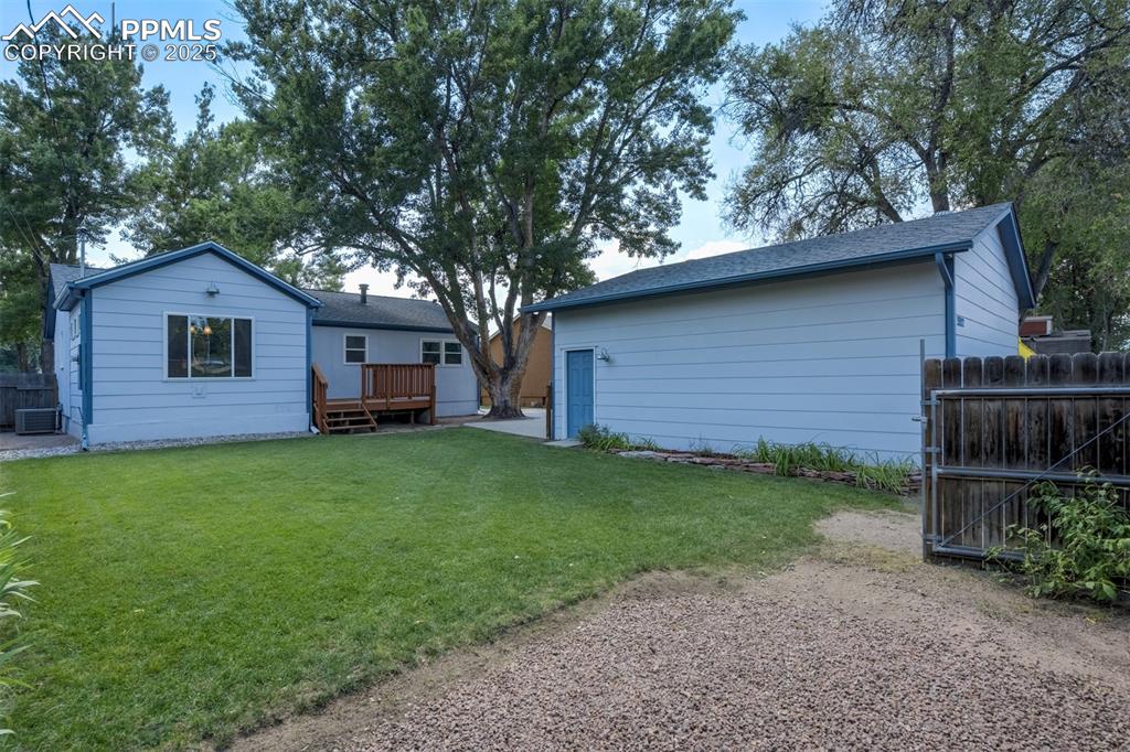 Image 47 of 50: Backyard 