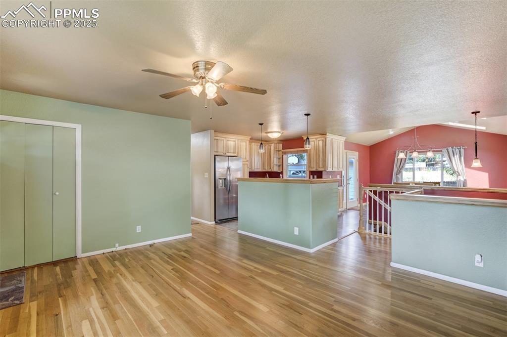 Image 8 of 50: Living Room 