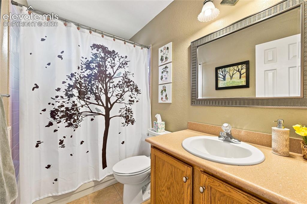 Image 30 of 45: Full bathroom upstairs